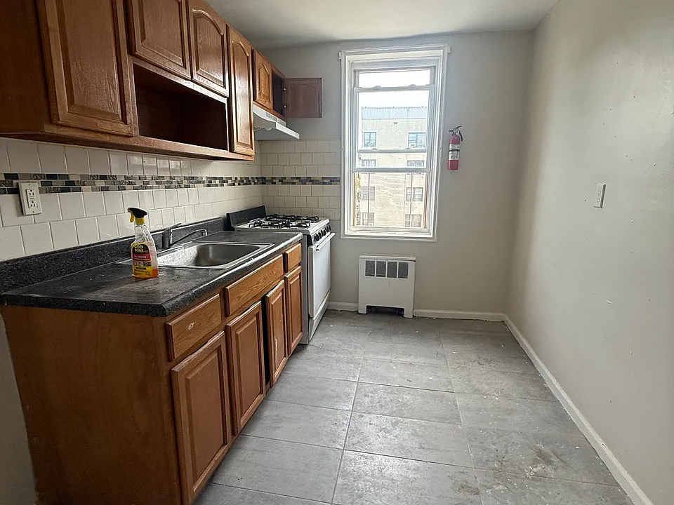 103 Chancellor Ave #35B