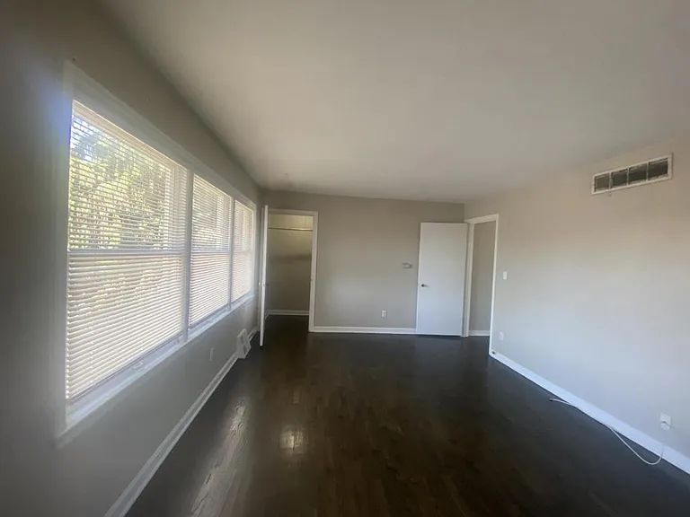 711 N College Ave #2 — Photo 3