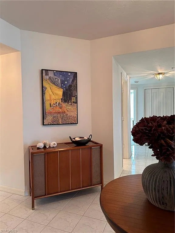 2 bed, 2.5 bath, 2062 sqft, $9,900 — Photo 4
