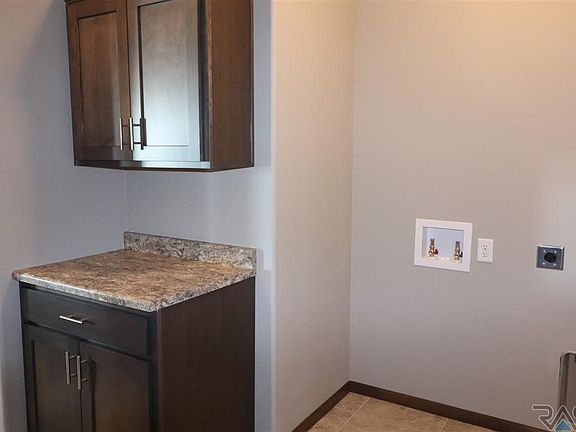 3rd image of 618 Katie Ave