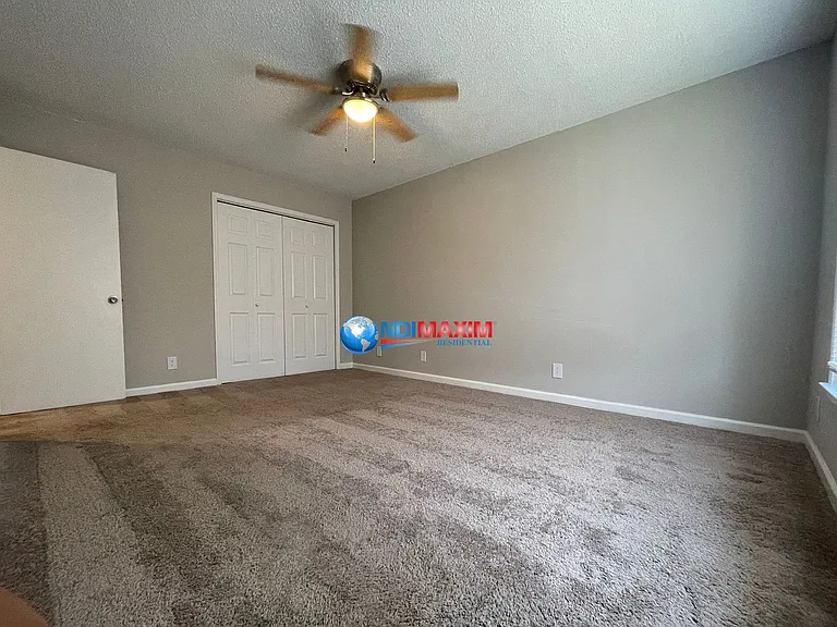 493 Stone Mountain St #V4 — Photo 2