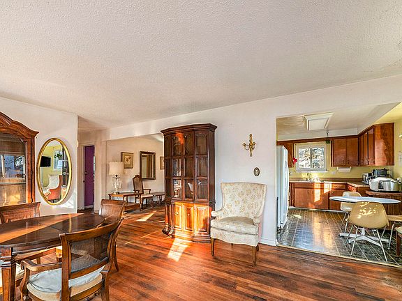 2nd image of 104 Oakwood St