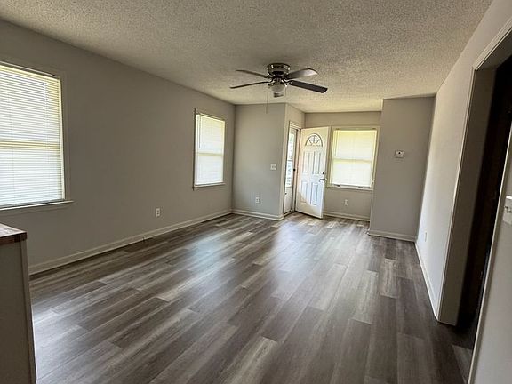 3rd image of 3108 Plantation Dr #B