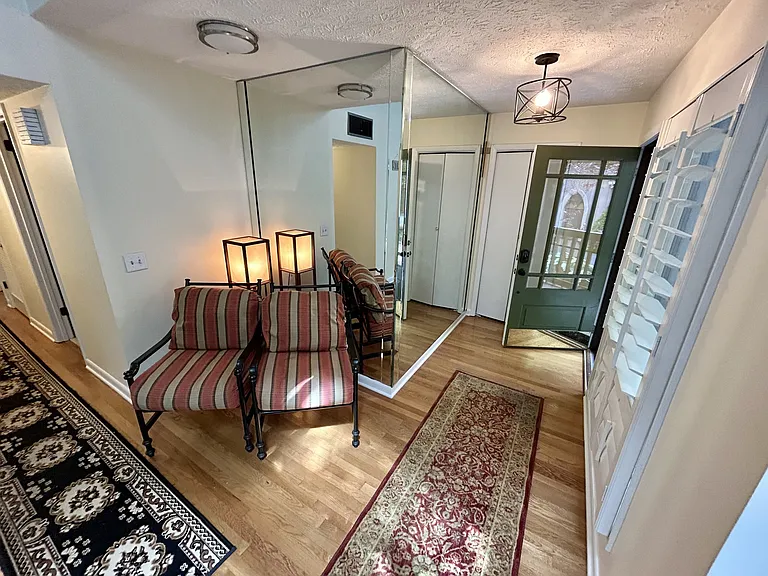 330 Chimney Hl — Photo 12