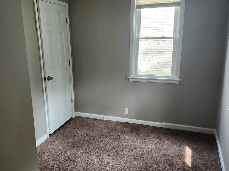 1424 Elmdale Dr — Photo 5