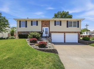 625 W Valley Dr, Eldridge, IA 52748