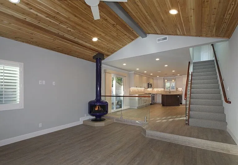 925 Hermes Ave — Photo 2