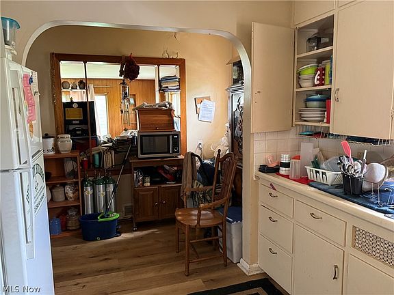 4th image of 208 Oregon Ave NW
