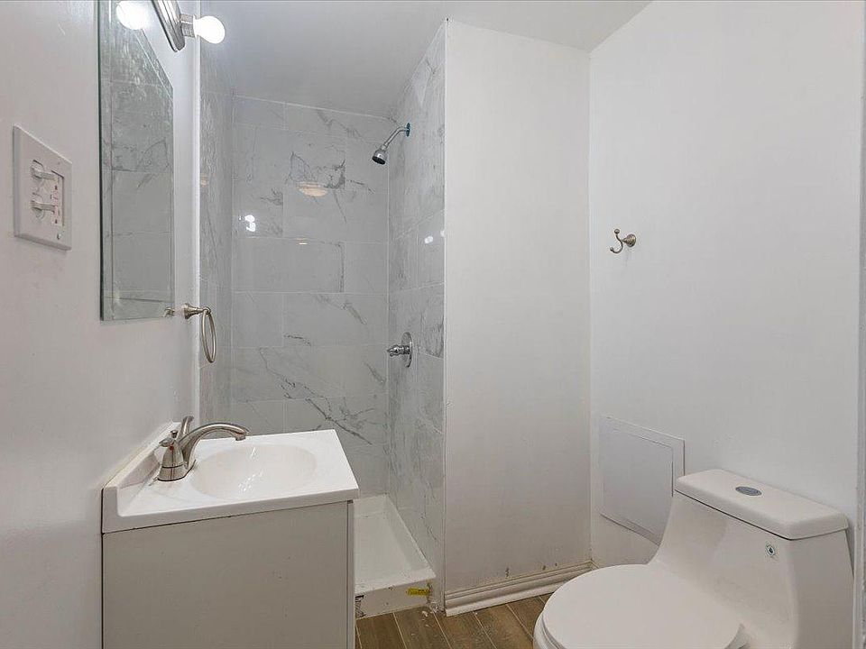 Second bath with stand up shower