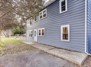 1302 W State St APT 1N, Geneva, IL 60134