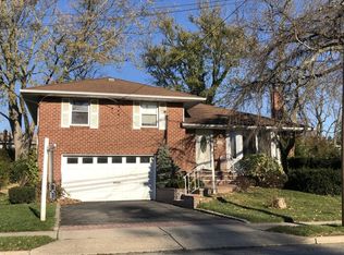 112 Oakwood Dr, Syosset, NY 11791
