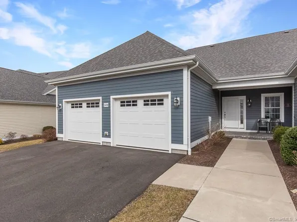 149 Sunrise Hill Circle #149, Orange, CT 06477