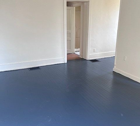 3rd image of 541 Greenwood Ave #B