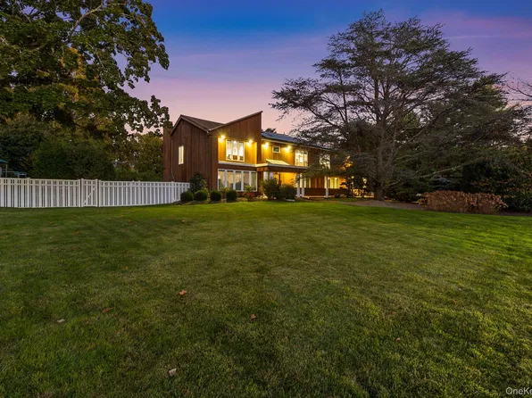 8 Winthrop Drive, Dix Hills, NY 11746