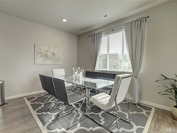 The dining area can accommodate a large table and offers a territorial view from here and the adjacent sun deck.