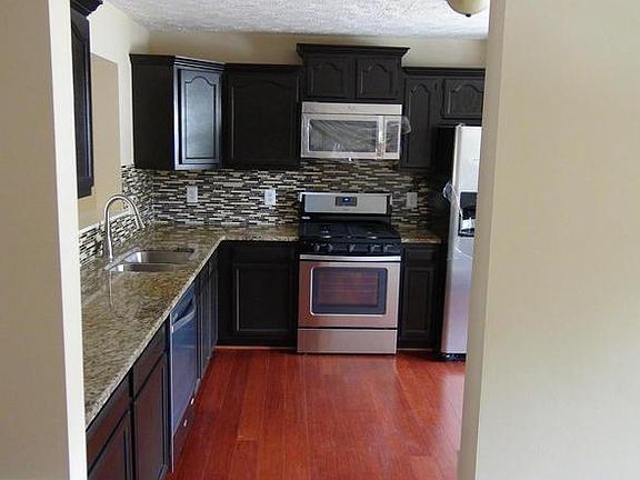 3rd image of 306 Park Cove Dr