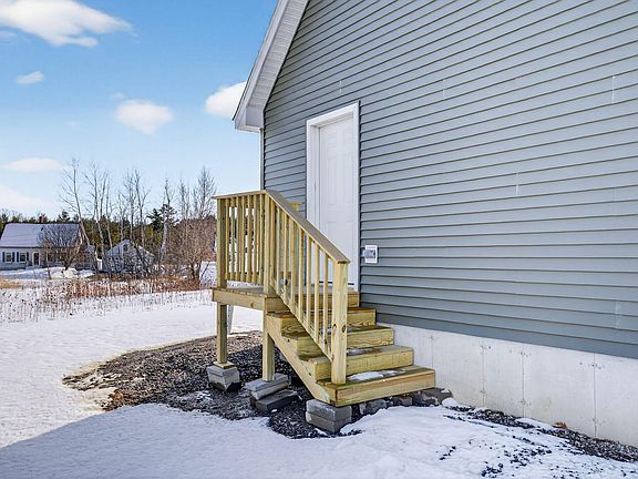 5th image of 6 Bayberry Court