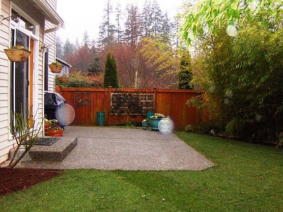 Fenced back yard w/patio