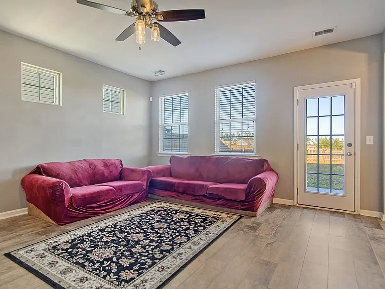 838 Redbud Ln — Photo 6