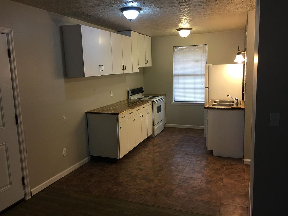 2nd image of 909B Blue Ridge Dr
