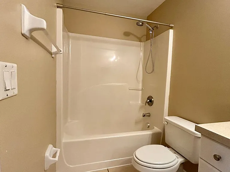 346 Bell Blvd S — Photo 16