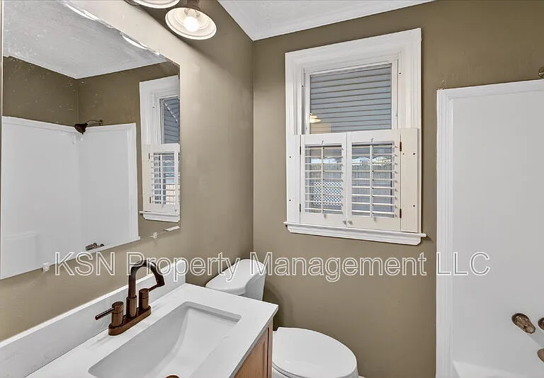 1919 Greenwood St — Photo 25