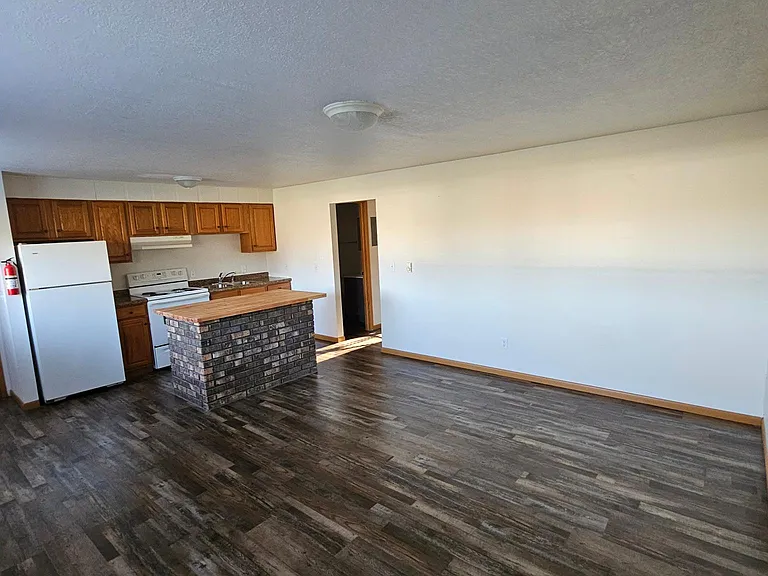 1260 Oakview Dr #1 — Photo 5