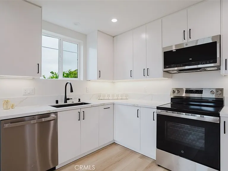 8915 Wakefield Ave — Photo 7
