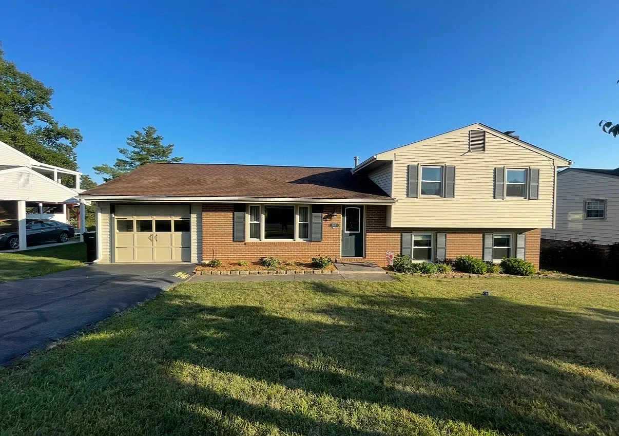 3 bed, 1703 sqft, $2,400 — Photo 1