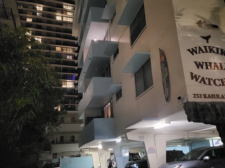 Waikiki Whale Watcher Apartments — Photo 7