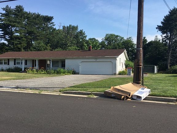 2nd image of 1596 Wisteria Ave