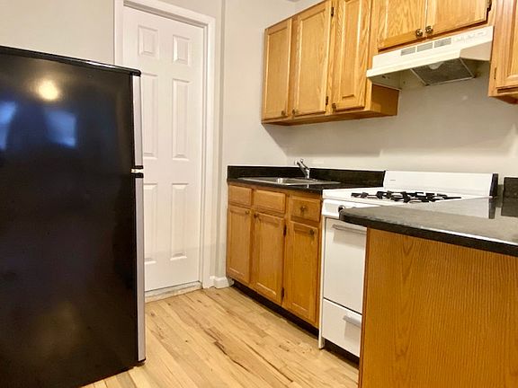 3rd image of 46 E 1st St #1CC