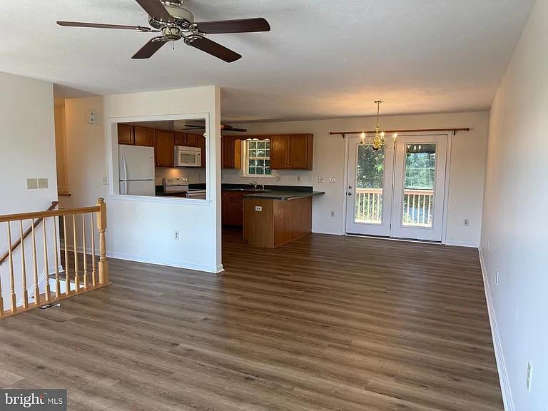 1183 River Bend Ct — Photo 4