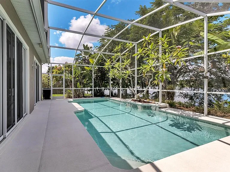 13903 Bluewater Cir — Photo 34