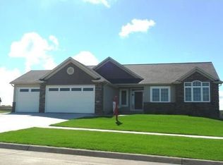 7719 1st Ave SW, Cedar Rapids, IA 52405