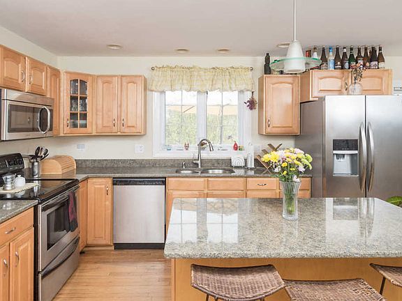 3rd image of 31 Sewall Rd