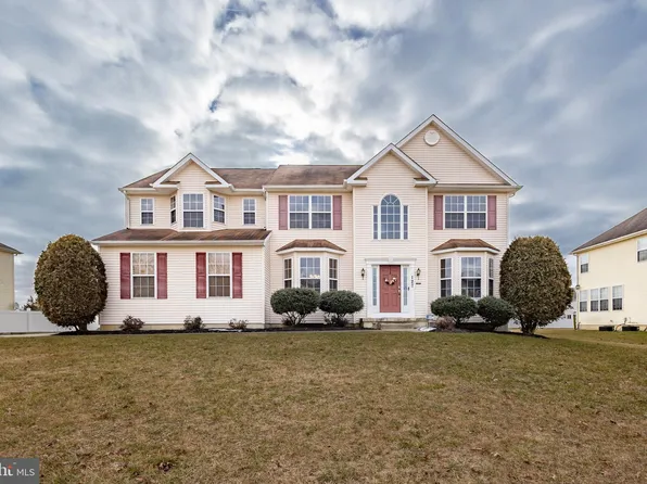 127 Golden Meadow Ln, Sicklerville, NJ 08081