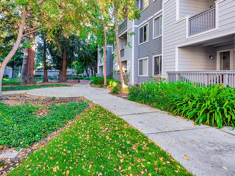 Renaissance Apartments — Photo 42