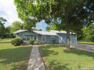 935 W New Braunfels St, Seguin, TX 78155