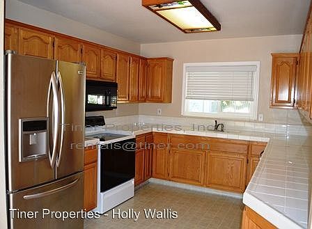 5th image of 2600 Catalina Dr