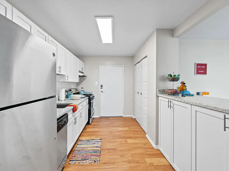 Westchester Tower Apartments — Photo 6