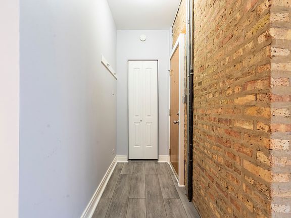 3rd image of 7025 N Sheridan Rd APT 1N