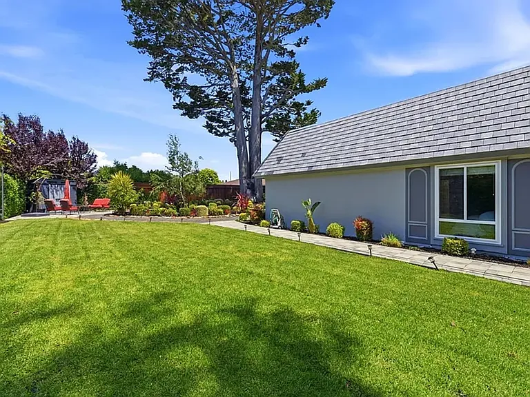 2140 Carmelita Ave — Photo 43