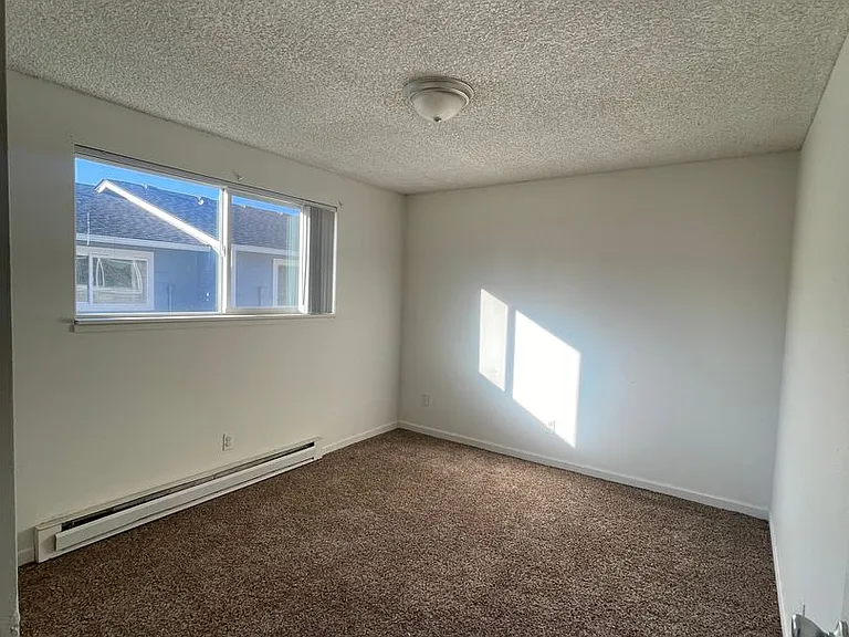 Dry Creek Apartments — Photo 18