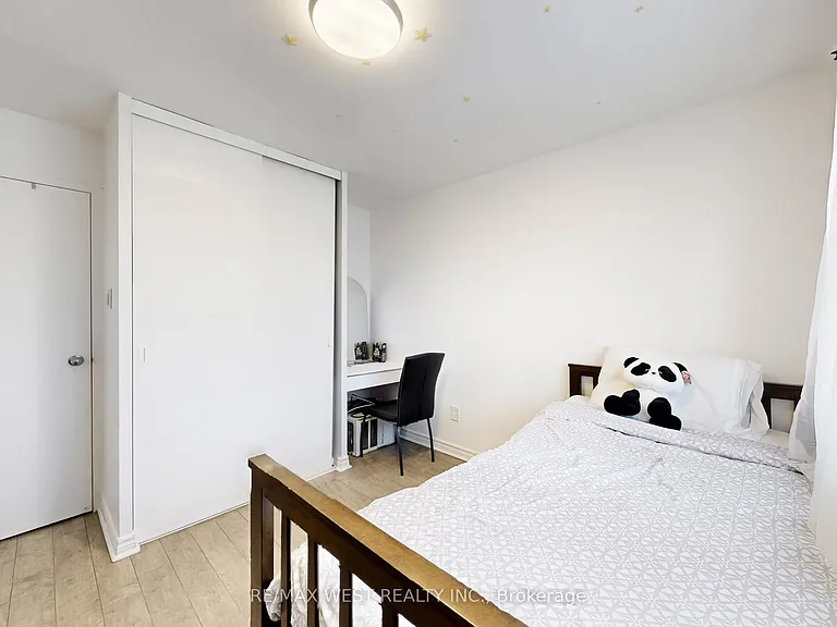 1660 Bloor St #310 — Photo 11