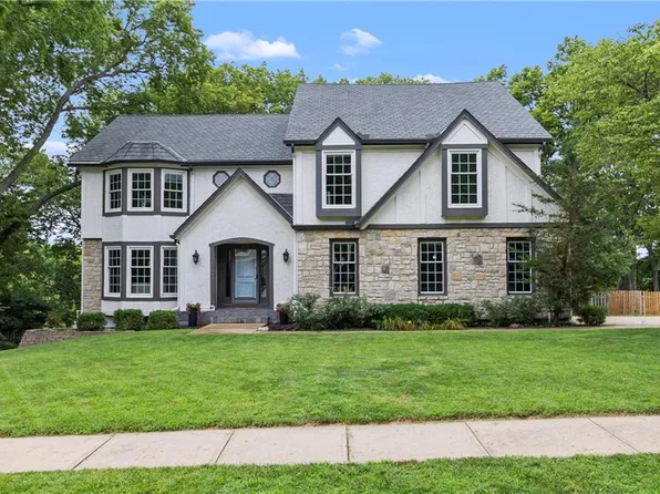 12844 Granada Ln, Leawood, KS 66209