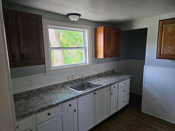 2nd image of 468 Shonnard St Floor 1