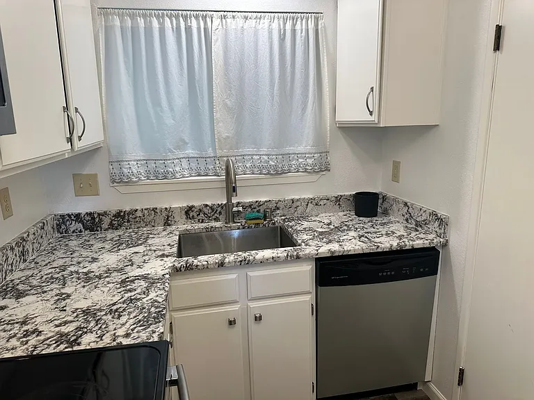 405 Stonewood Dr — Photo 13