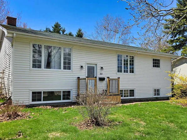 44 Westcomb Cres, Charlottetown, PE C1C 1B3