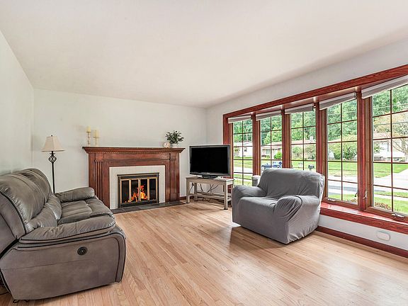 5th image of 3256 Ipswich Dr NW